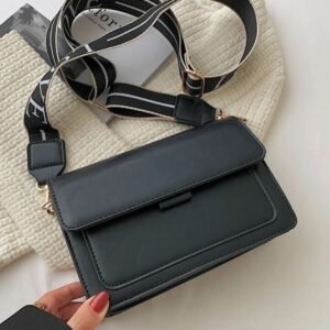 Cartera Negra – Amplia, a la Moda y con Correa Ajustable