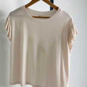 Blusa con vuelitos en mangas